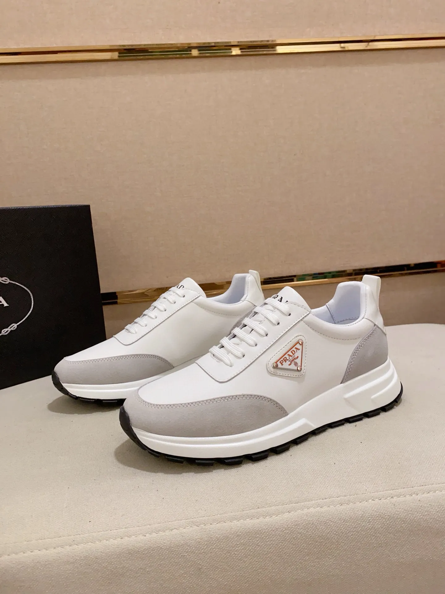 Men's shoes 💰: 500💰 [Prada～Prada] Trendy new styles are on the market. Same style as the official website. Counter quality. Original matching. [Strong] [Strong] Selected first-layer cowhide fabric. Comfortable and breathable sheepskin lining, fine workmanship, upper layer made of 100% pure cowhide, original last shape, comfortable on the feet, shoe sizes 38 to 44